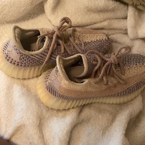 Yeezy Boost 350 “Ash Pearl”